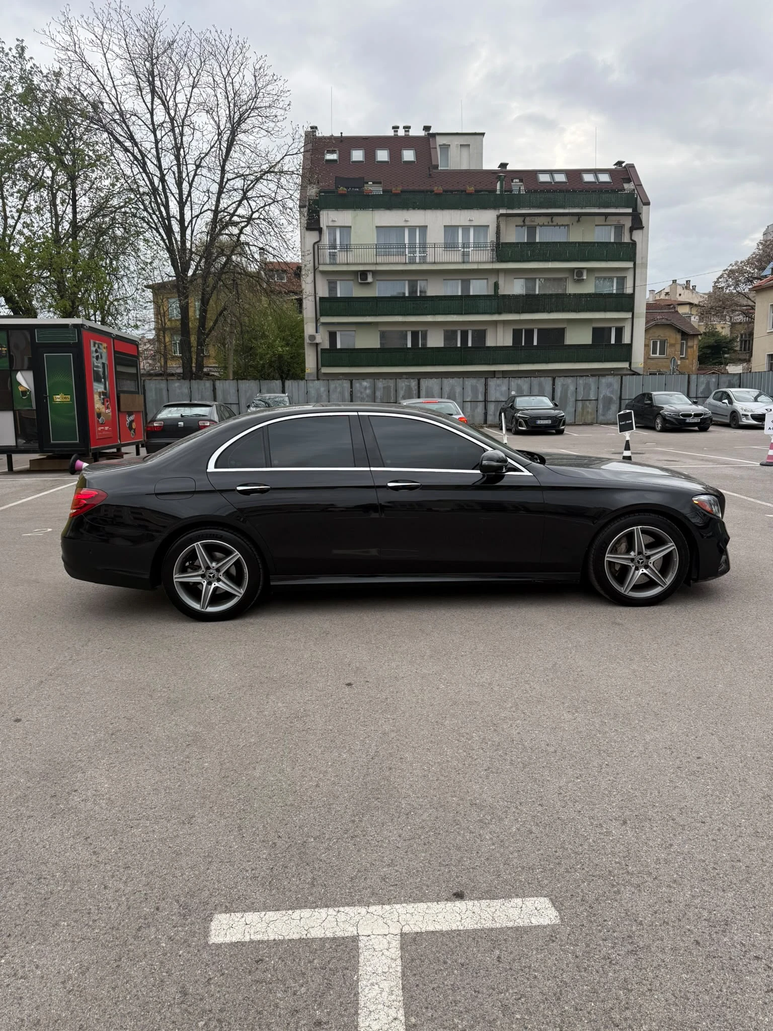 Mercedes-Benz E 300 4MATIC, снимка 3 - Автомобили и джипове - 56521121