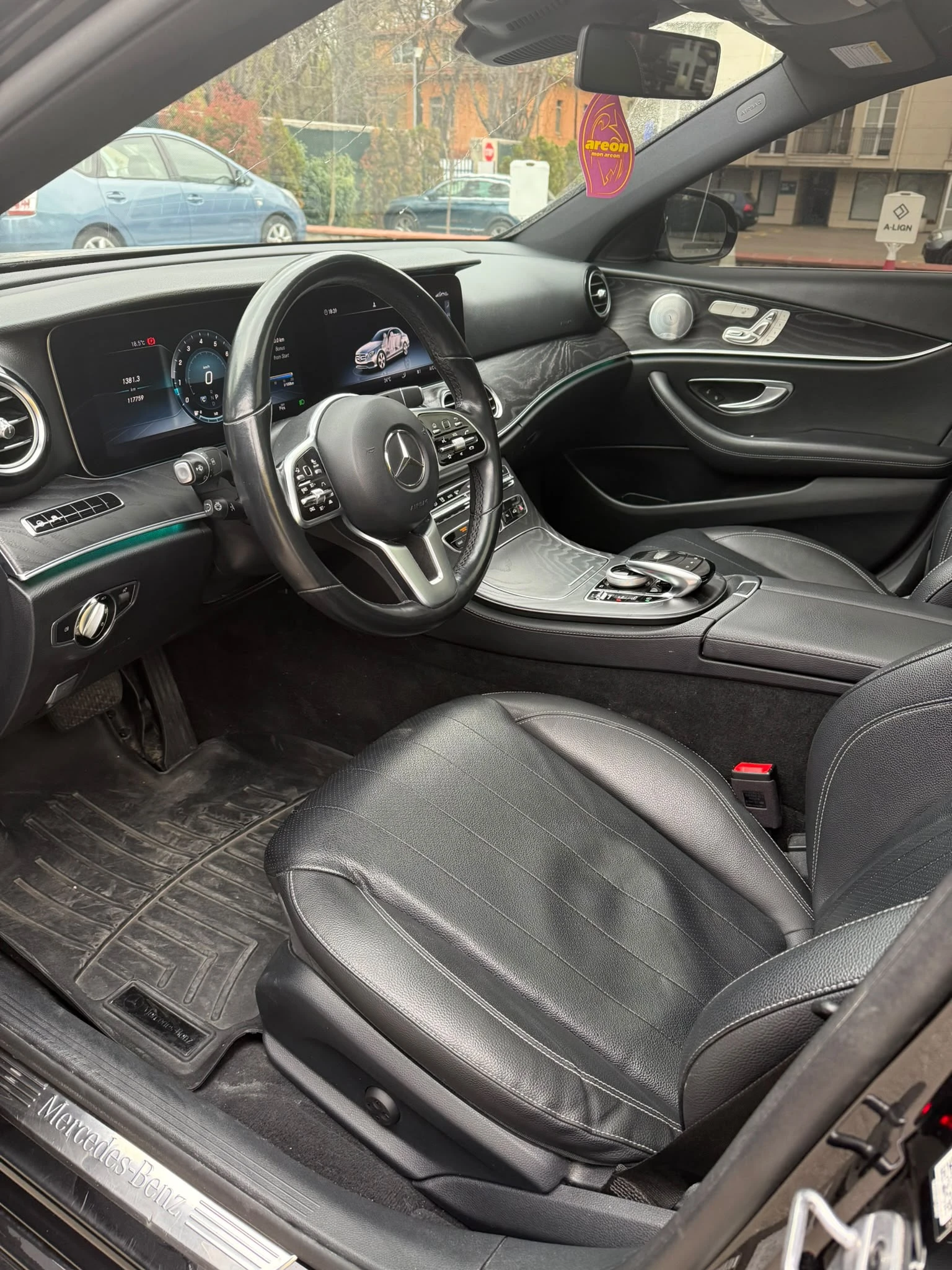 Mercedes-Benz E 300 4MATIC, снимка 9 - Автомобили и джипове - 56521121