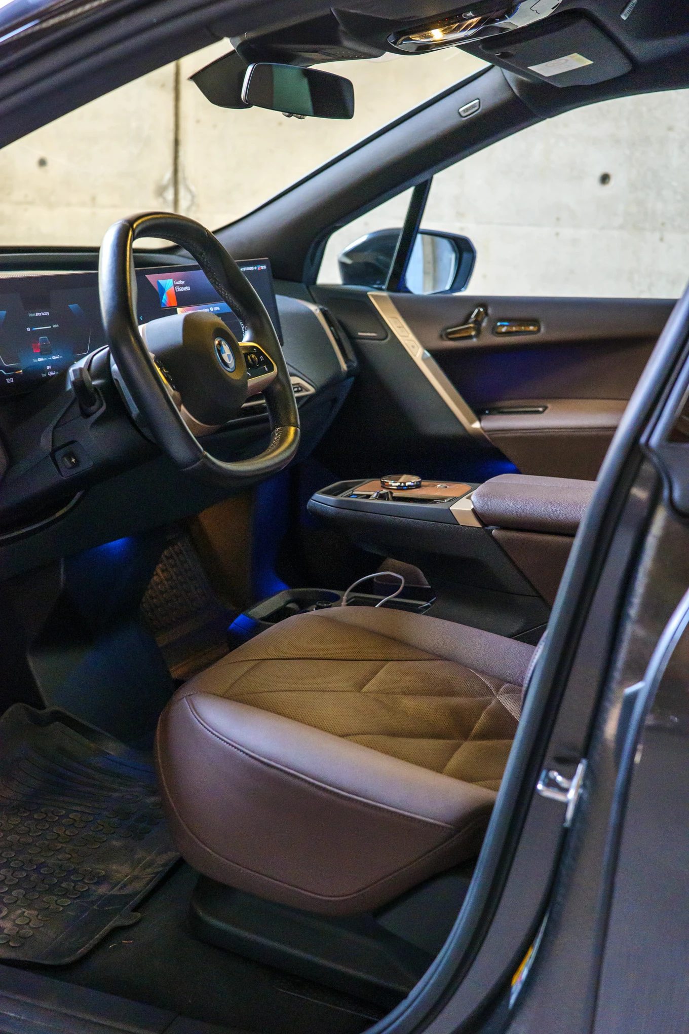 BMW iX 40, снимка 9 - Автомобили и джипове - 56583463