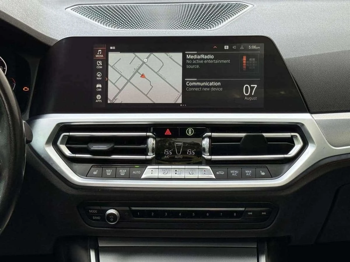 BMW 330 * 330i 330i xDrive Navigation Camera Caplay Leathe, снимка 10 - Автомобили и джипове - 56713346