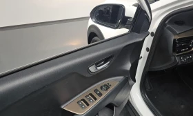 Kia Stonic Diesel 1.6 Prestige * НАЙ-ДОБРА ЦЕНА В БЪЛГАРИЯ* , снимка 12