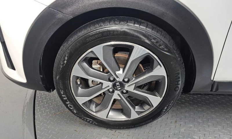 Kia Stonic Diesel 1.6 Prestige * НАЙ-ДОБРА ЦЕНА В БЪЛГАРИЯ* , снимка 4 - Автомобили и джипове - 52112597