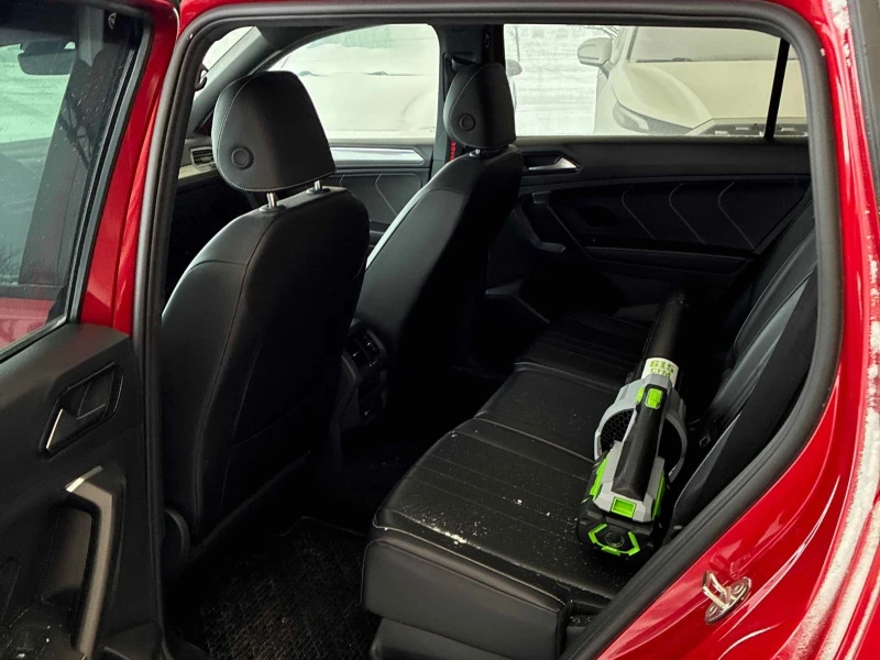 VW Tiguan R LINE BLACK EDITION С РЕГИСТРАЦИЯ & АВТО КРЕДИТ, снимка 10 - Автомобили и джипове - 53524379