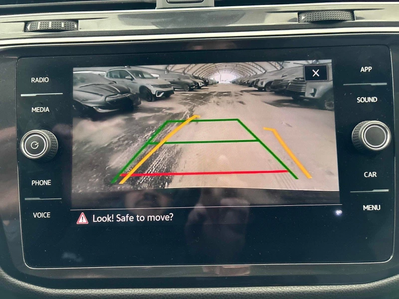 VW Tiguan R LINE BLACK EDITION С РЕГИСТРАЦИЯ & АВТО КРЕДИТ, снимка 12 - Автомобили и джипове - 53524379