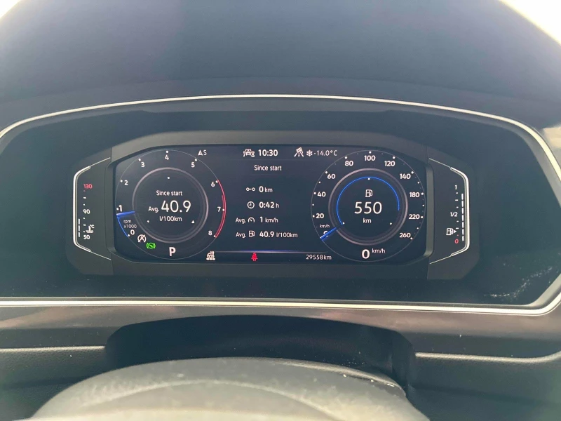 VW Tiguan R LINE BLACK EDITION С РЕГИСТРАЦИЯ & АВТО КРЕДИТ, снимка 9 - Автомобили и джипове - 53524379