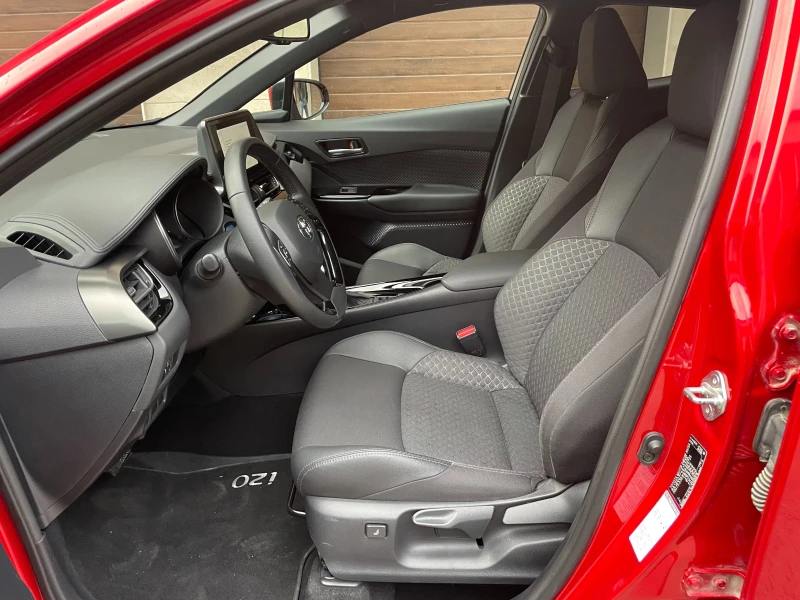 Toyota C-HR 1.8Hybrid e-CVT Club- в Гаранция, снимка 7 - Автомобили и джипове - 53577029