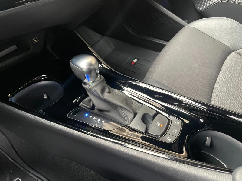 Toyota C-HR 1.8Hybrid e-CVT Club- в Гаранция, снимка 13 - Автомобили и джипове - 53577029
