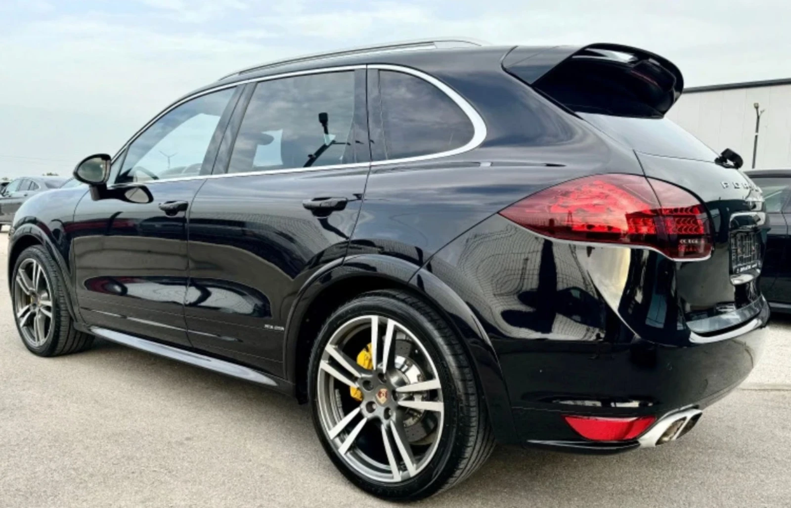 Porsche Cayenne Turbo S V8 Biturbo - изображение 4