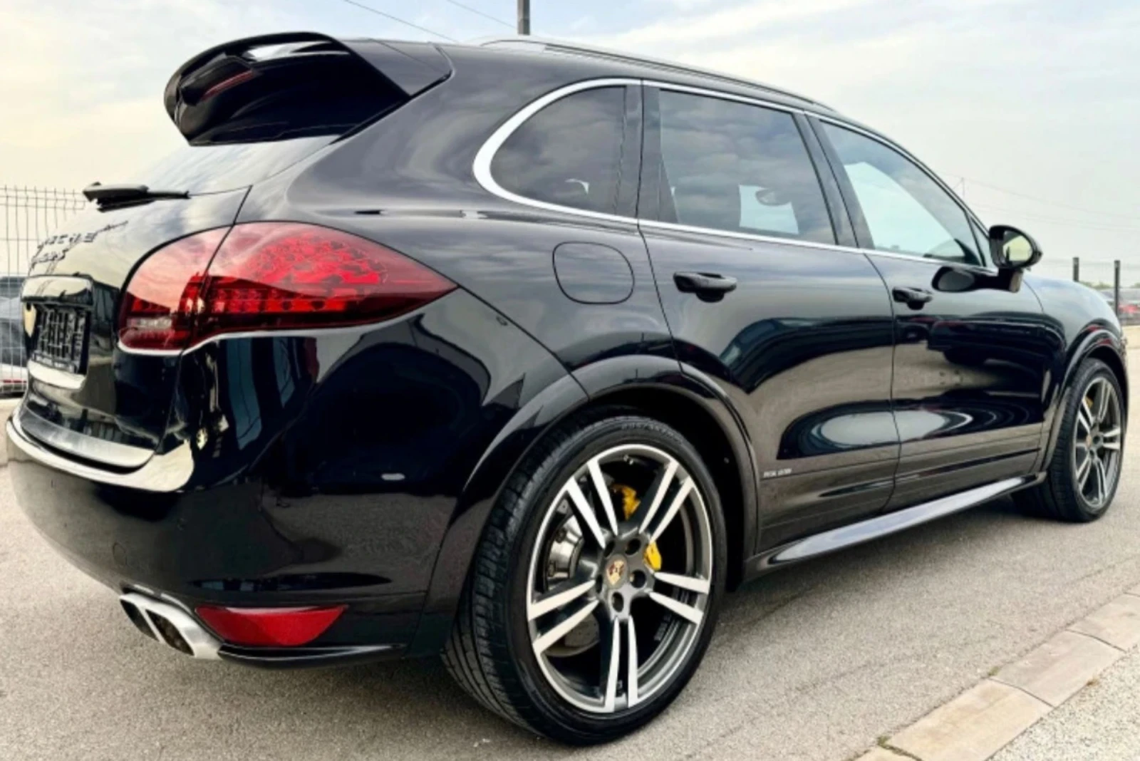 Porsche Cayenne Turbo S V8 Biturbo - изображение 3