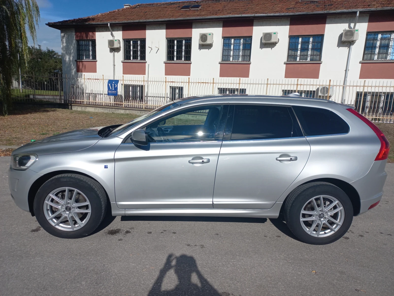 Volvo XC60 2.4 D5 - изображение 2