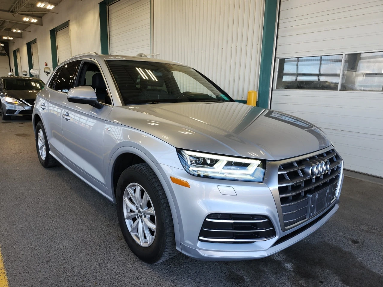 Audi Q5 * АВТО КРЕДИТ* ЦЕНА ДО БГ * СЕРВИЗНА ИСТОРИЯ *  - изображение 2