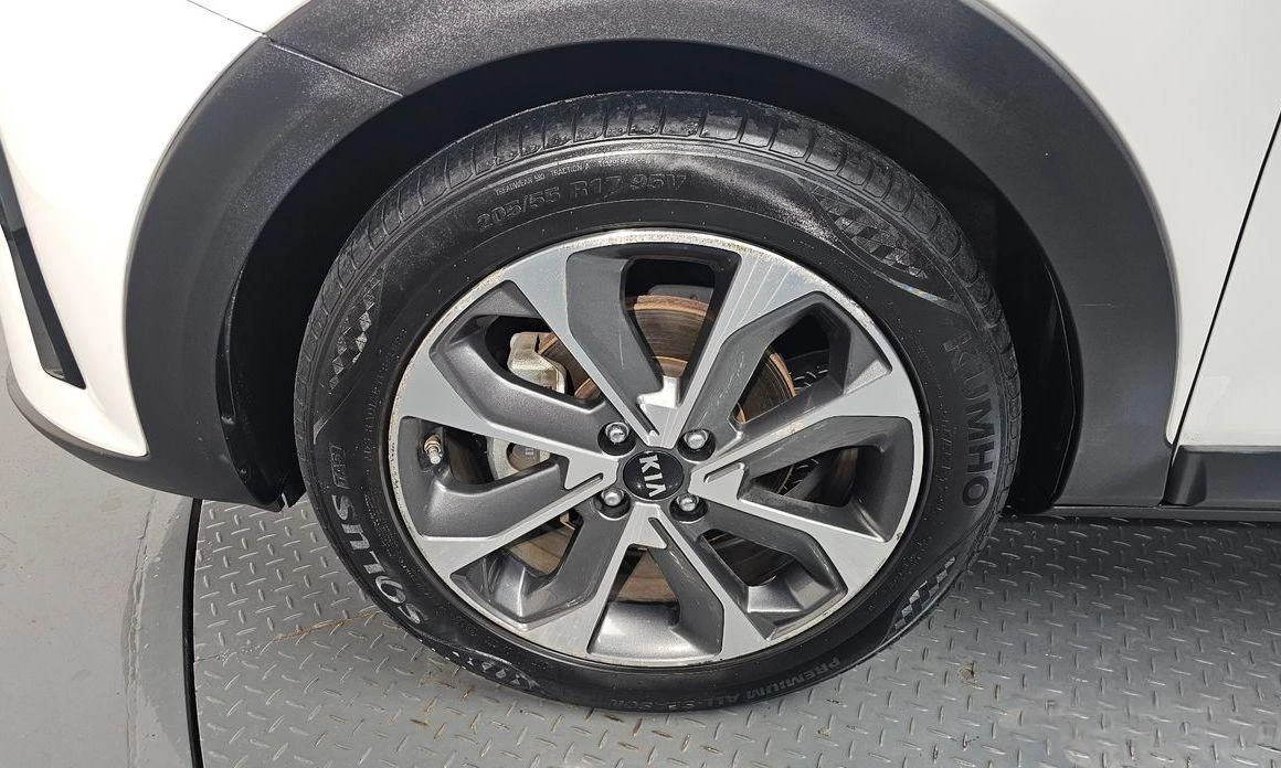 Kia Stonic Diesel 1.6 Prestige * НАЙ-ДОБРА ЦЕНА В БЪЛГАРИЯ*  - изображение 4