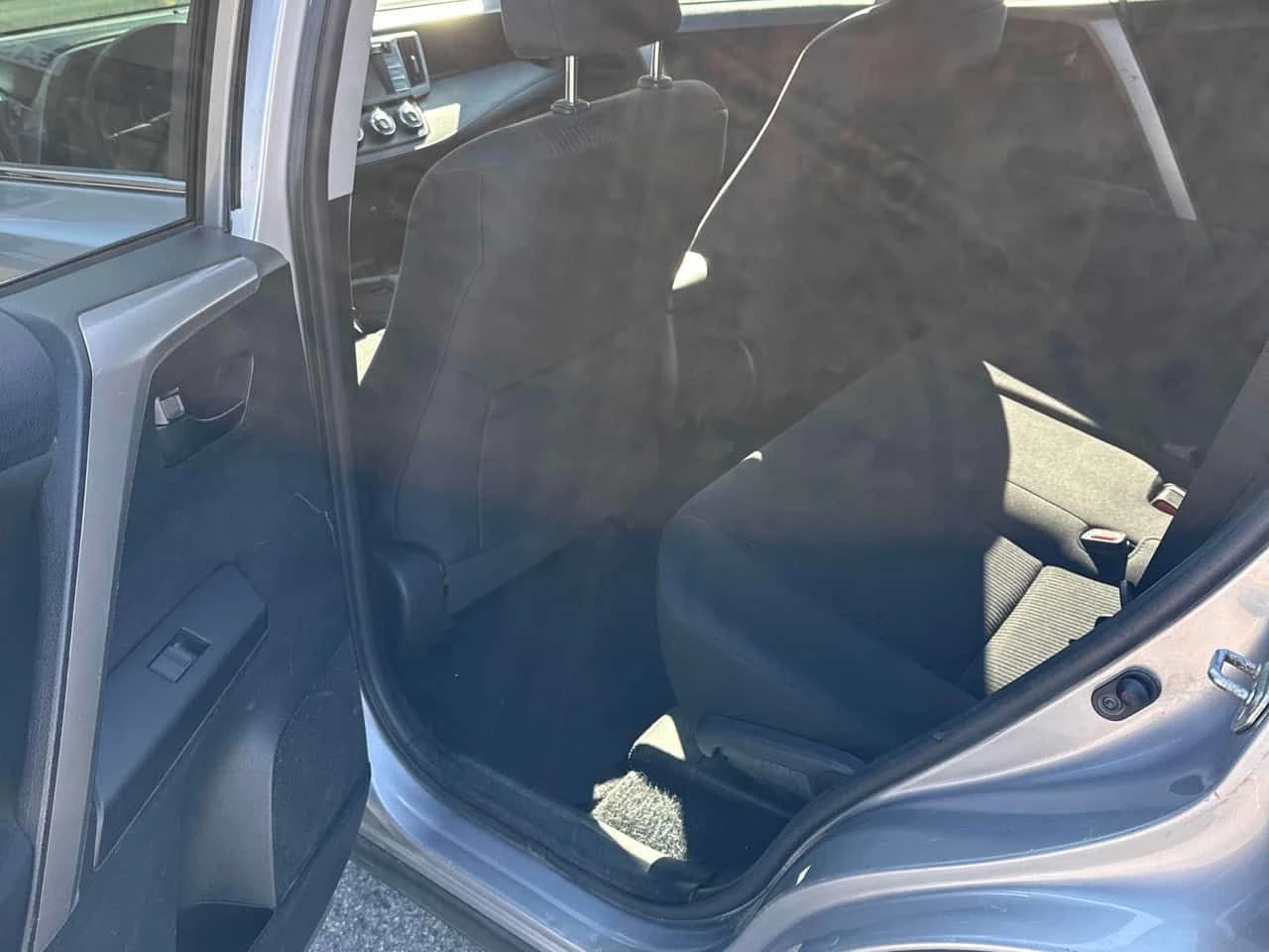 Toyota Rav4 * LE * 2 КЛЮЧА* ПОДГРЕВ* КЕЙЛЕС* , снимка 14 - Автомобили и джипове - 54012612