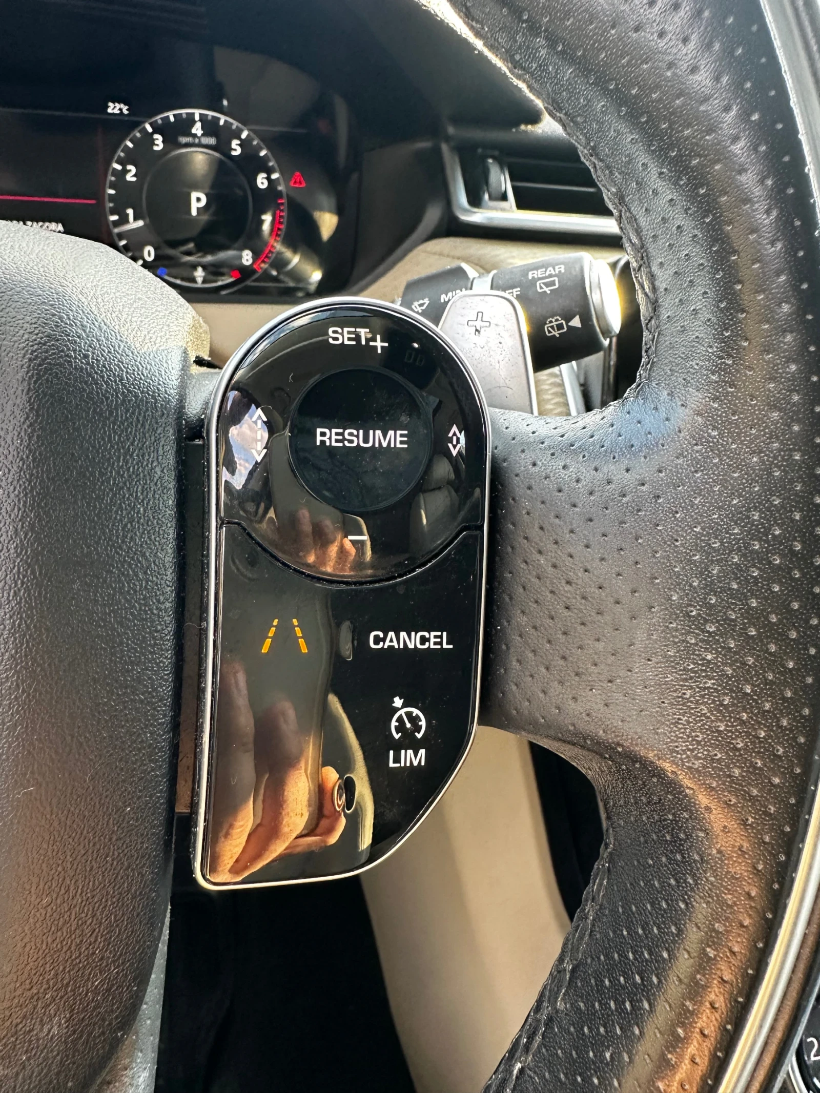 Land Rover Range Rover Velar Velar P250 R-Dynamic | 360  Камера | Meridian , снимка 11 - Автомобили и джипове - 54111224