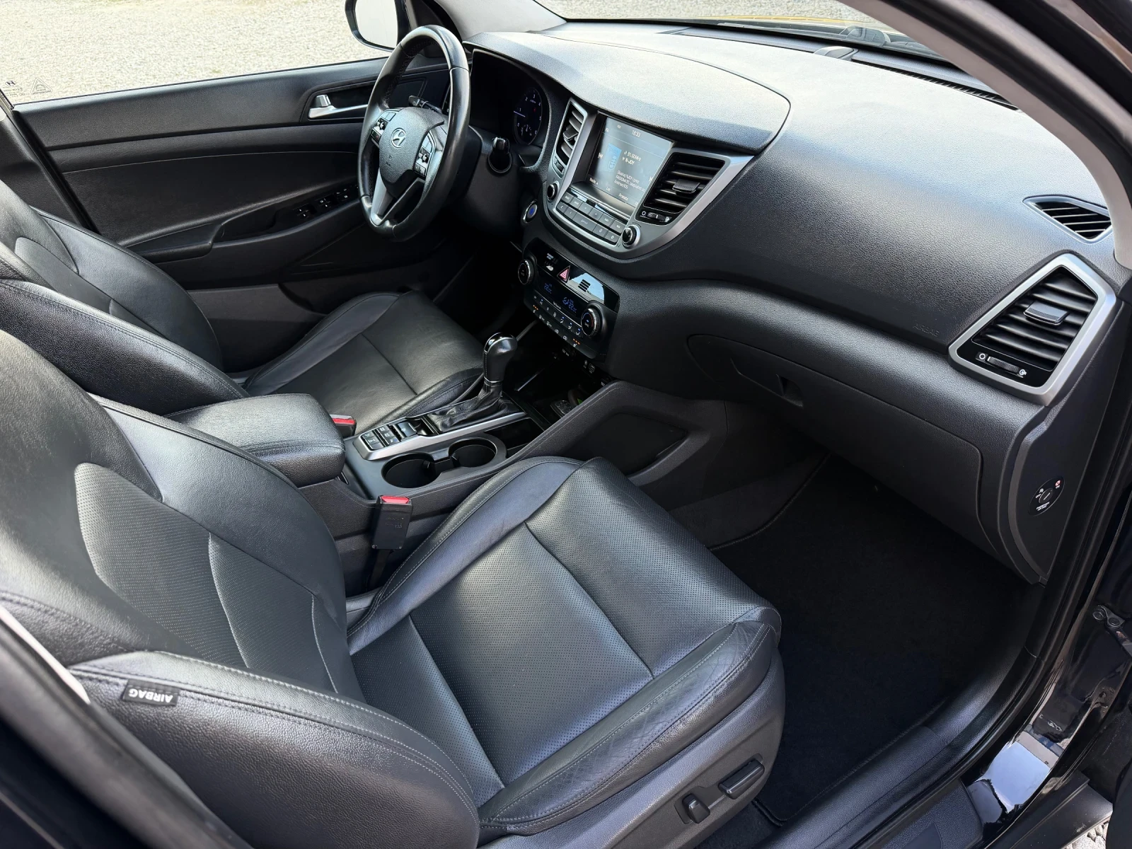 Hyundai Tucson 2.0 CRDi 185кс 4х4 Premium/ Панорама/ Камера, снимка 12 - Автомобили и джипове - 54150301