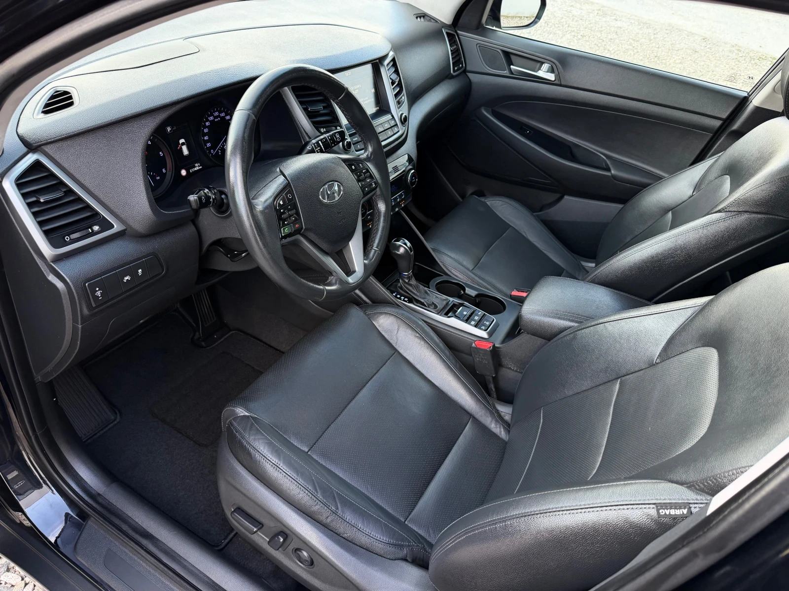 Hyundai Tucson 2.0 CRDi 185кс 4х4 Premium/ Панорама/ Камера, снимка 10 - Автомобили и джипове - 54150301