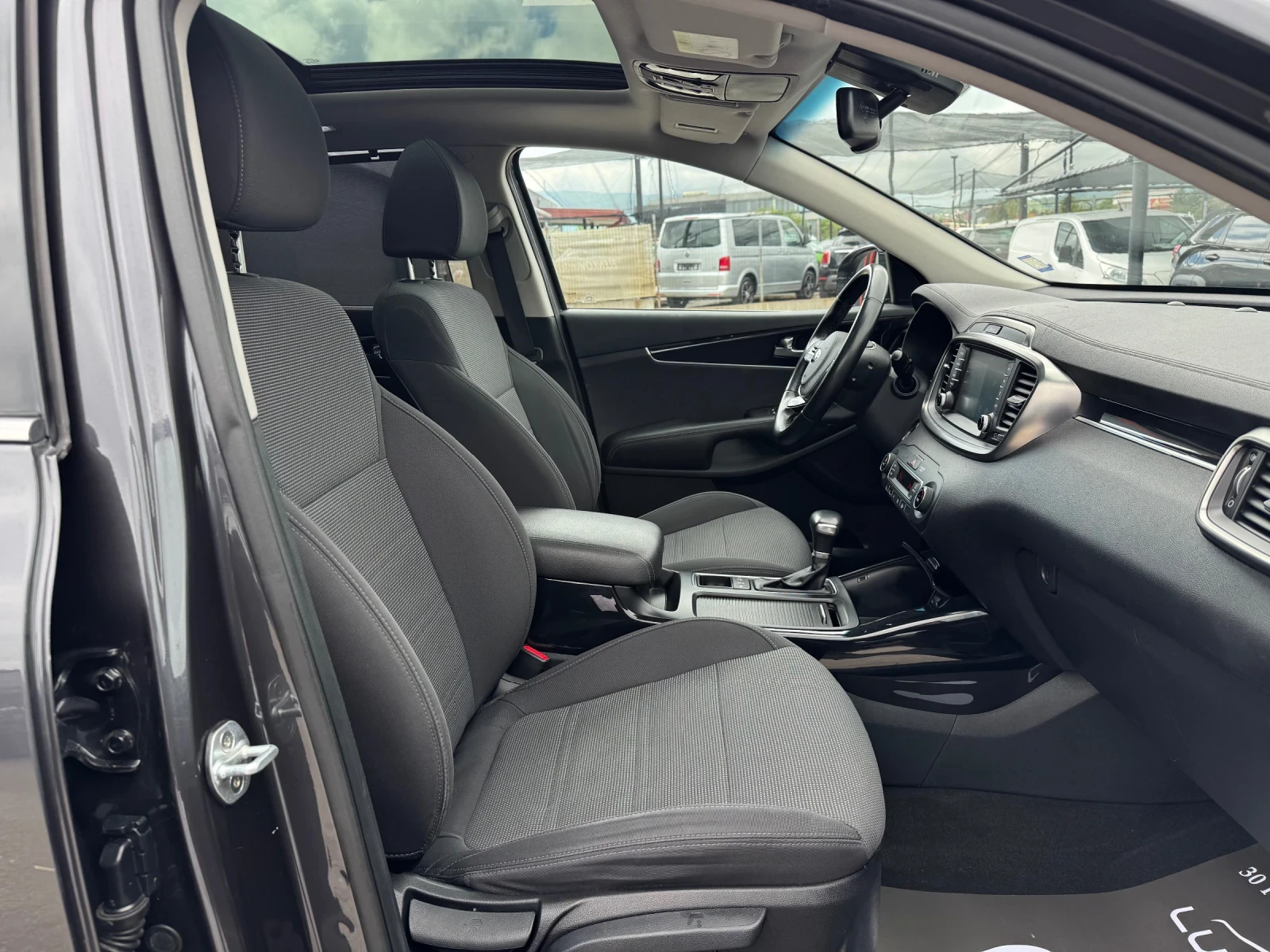 Kia Sorento 2.2D-4X4-KEYLESS-CAMERA-ПАНОРАМА, снимка 17 - Автомобили и джипове - 54611106