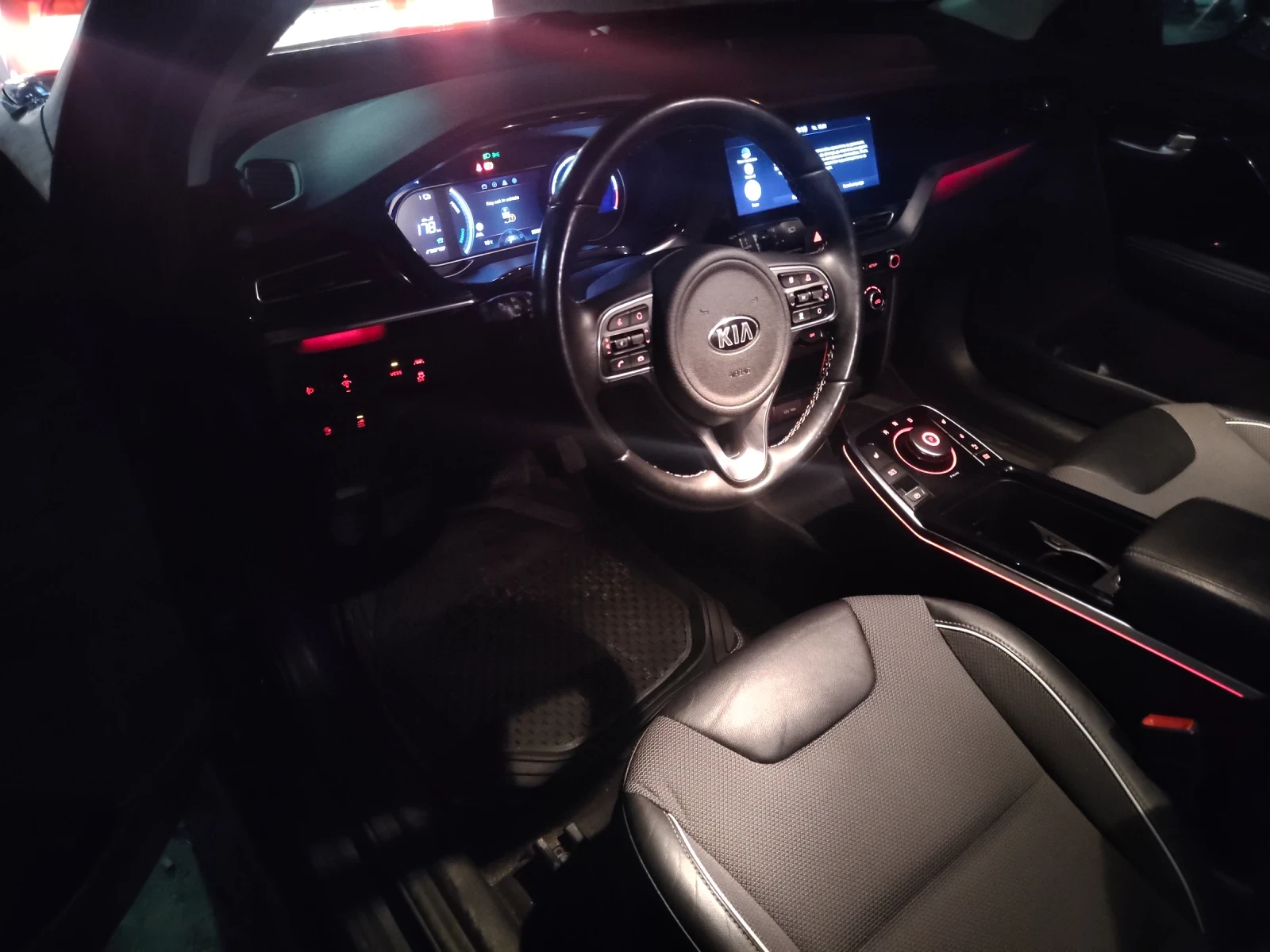 Kia Niro 65kWh/SOH100%/JBL/Термопомпа, снимка 10 - Автомобили и джипове - 55185392