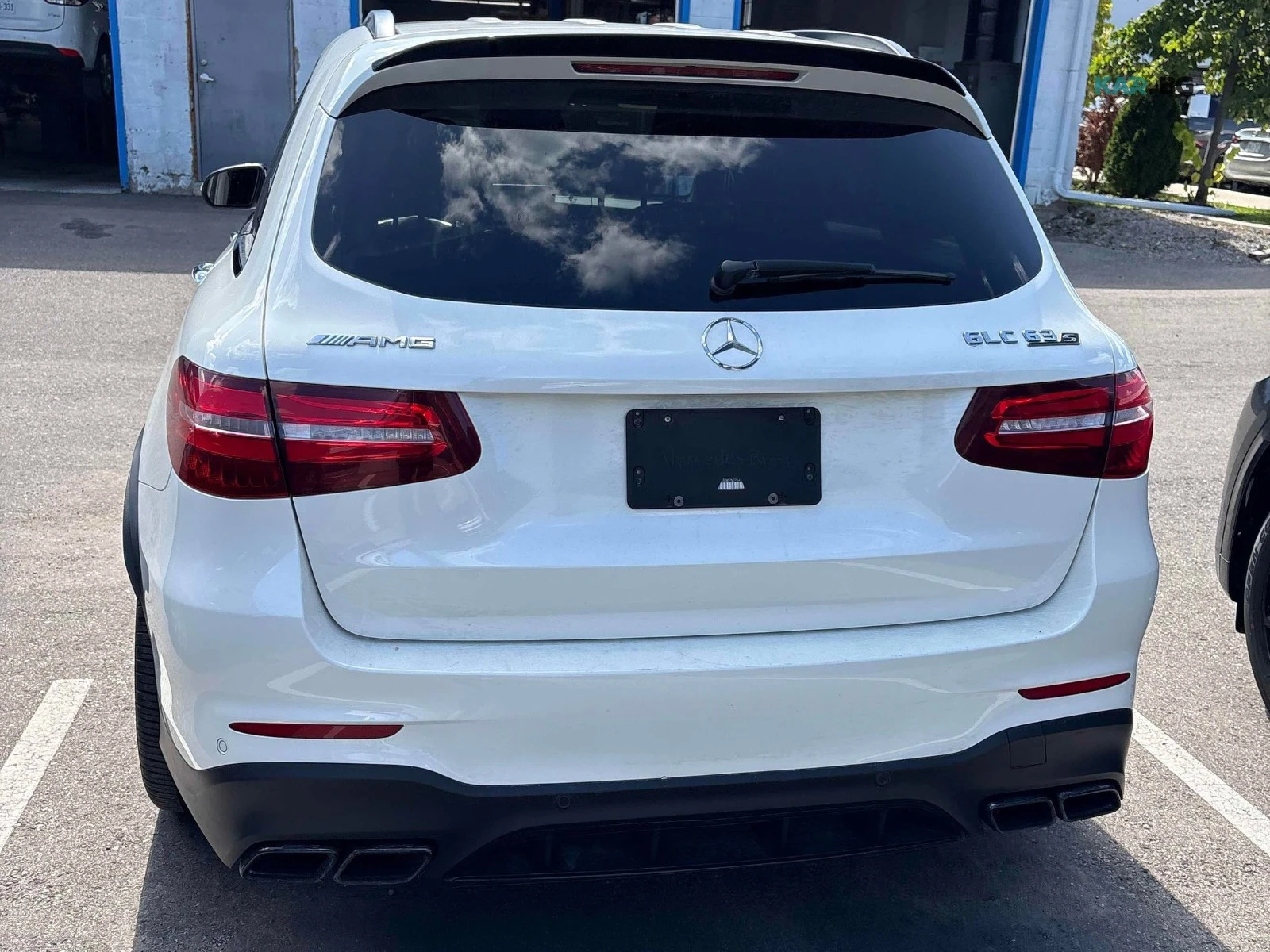 Mercedes-Benz GLC 63 AMG S AMG 4MATIC+ Burmester , снимка 4 - Автомобили и джипове - 56074625
