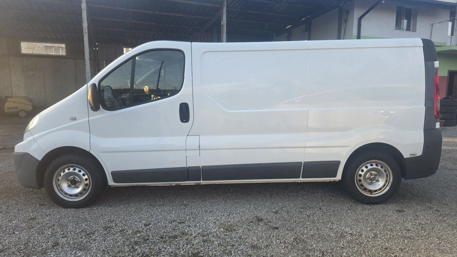 Renault Trafic 2.0dci 115k.s., снимка 5 - Бусове и автобуси - 53771291