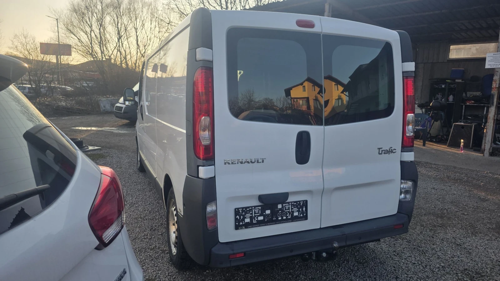 Renault Trafic 2.0dci 115k.s., снимка 4 - Бусове и автобуси - 53771291