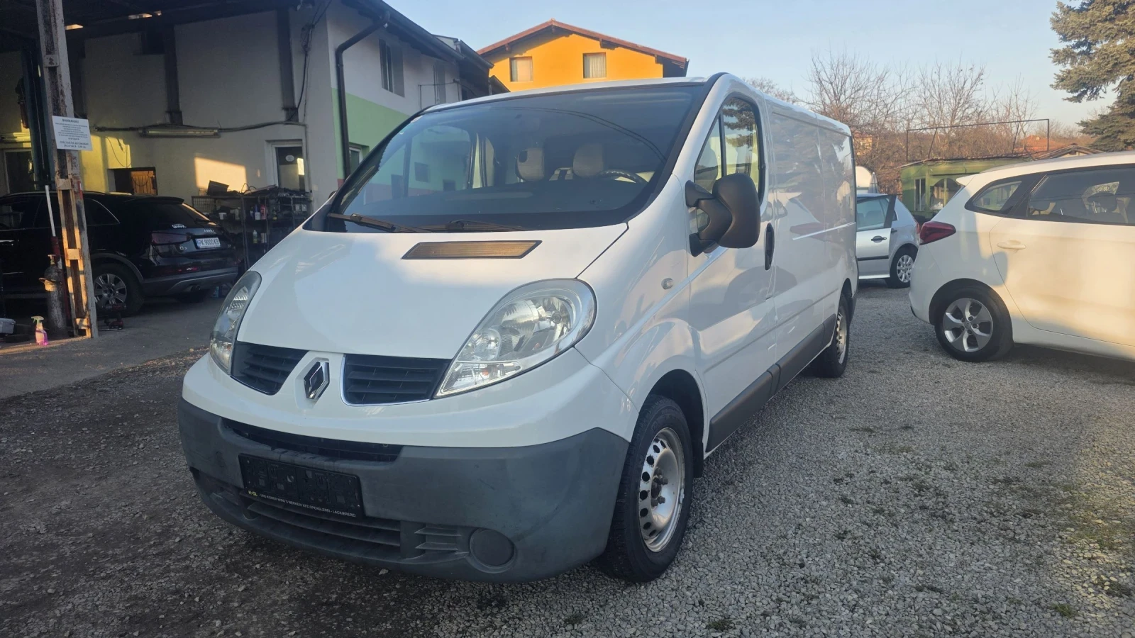 Renault Trafic 2.0dci 115k.s., снимка 2 - Бусове и автобуси - 53771291
