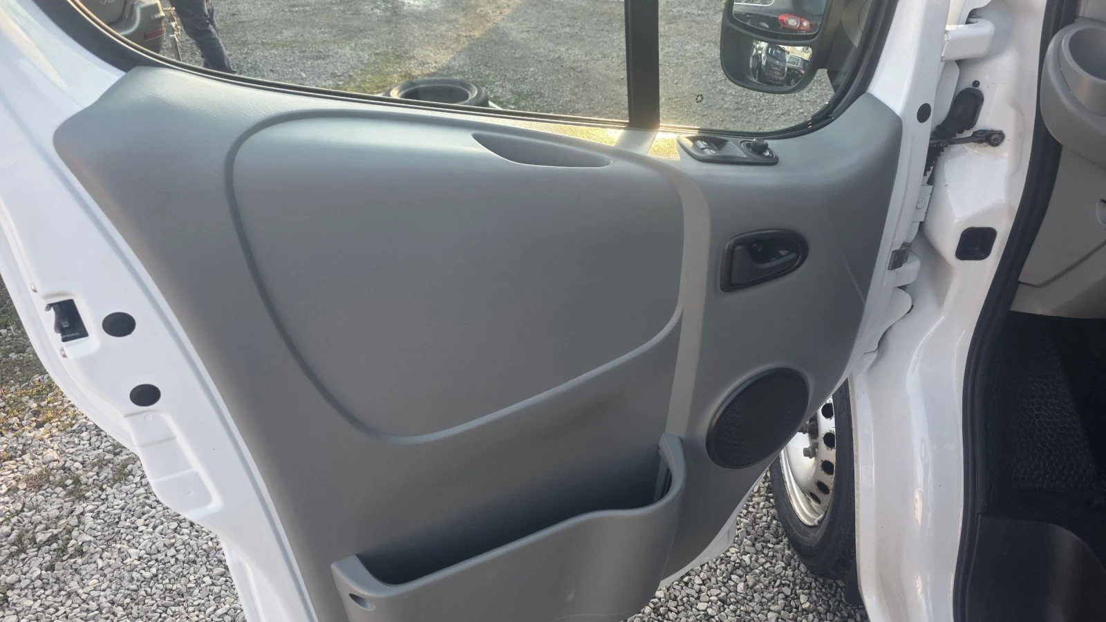 Renault Trafic 2.0dci 115k.s., снимка 17 - Бусове и автобуси - 53771291