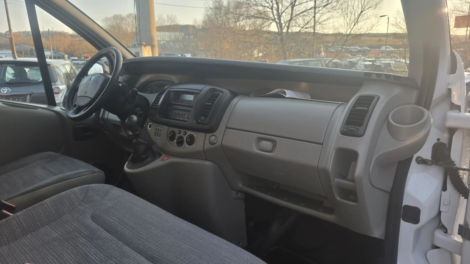 Renault Trafic 2.0dci 115k.s., снимка 7 - Бусове и автобуси - 53771291