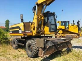      Cat M320