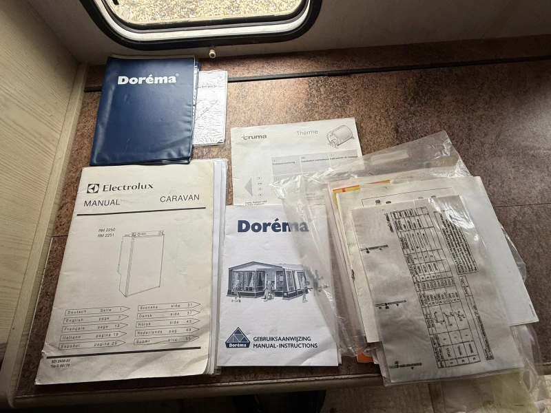 Каравана Burstner Scala, снимка 15 - Каравани и кемпери - 53212051