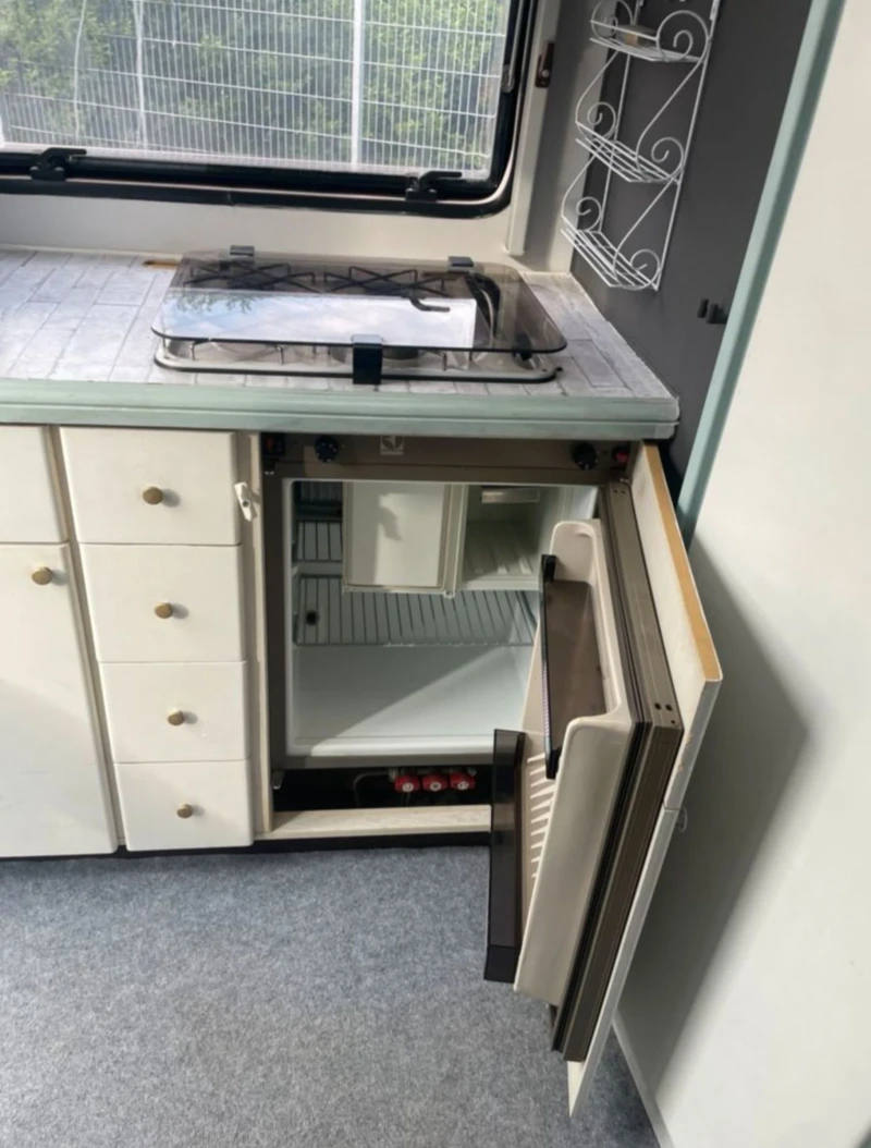 Каравана Hobby 350, снимка 10 - Каравани и кемпери - 53600476