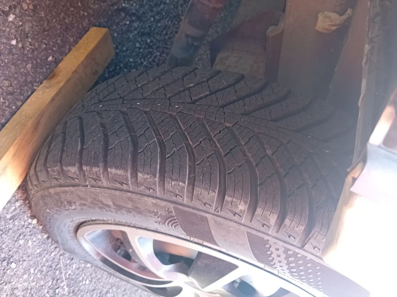 Каравана Hobby 350, снимка 3 - Каравани и кемпери - 53600476