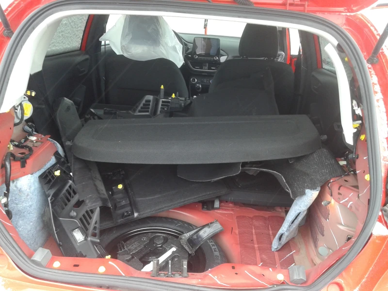 Ford Fiesta 1.1i, снимка 14 - Автомобили и джипове - 37018518