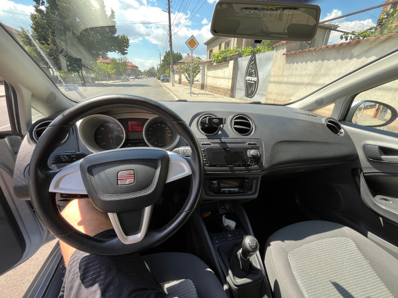 Seat Ibiza, снимка 5 - Автомобили и джипове - 46416314