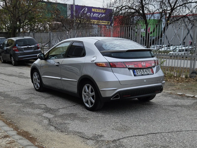 Honda Civic 1.8i-VTEC, снимка 7 - Автомобили и джипове - 47432295