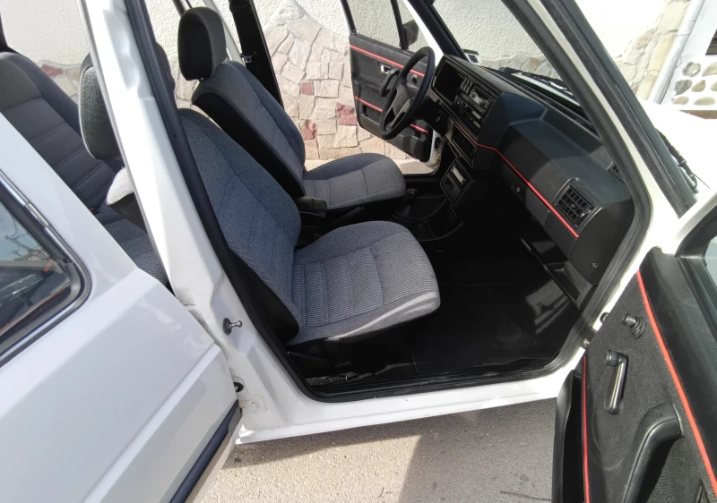 VW Golf 1.3  5 СКОРОСТИ, снимка 9 - Автомобили и джипове - 49089161