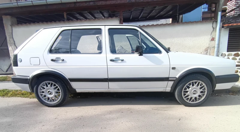 VW Golf 1.3  5 СКОРОСТИ, снимка 4 - Автомобили и джипове - 49089161