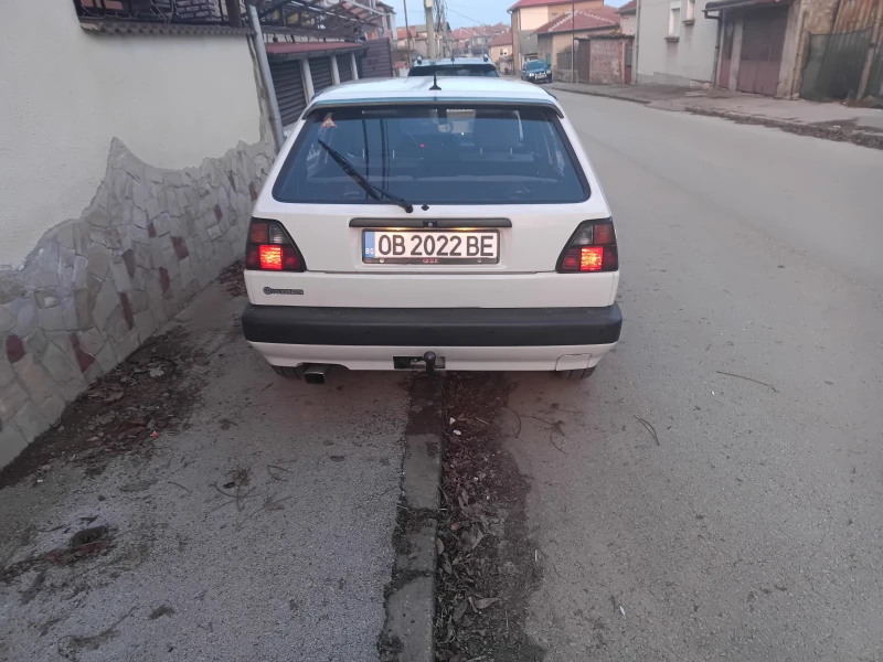 VW Golf 1.3     5 СКОРОСТИ, снимка 7 - Автомобили и джипове - 49552043