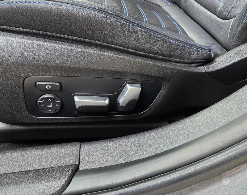 BMW 330 i xDrive Facelift M Paket, снимка 7 - Автомобили и джипове - 52132554