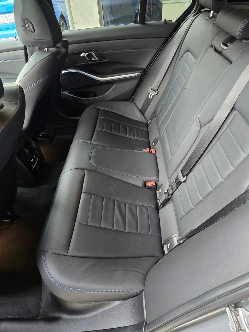 BMW 330 i xDrive Facelift M Paket, снимка 8 - Автомобили и джипове - 52132554