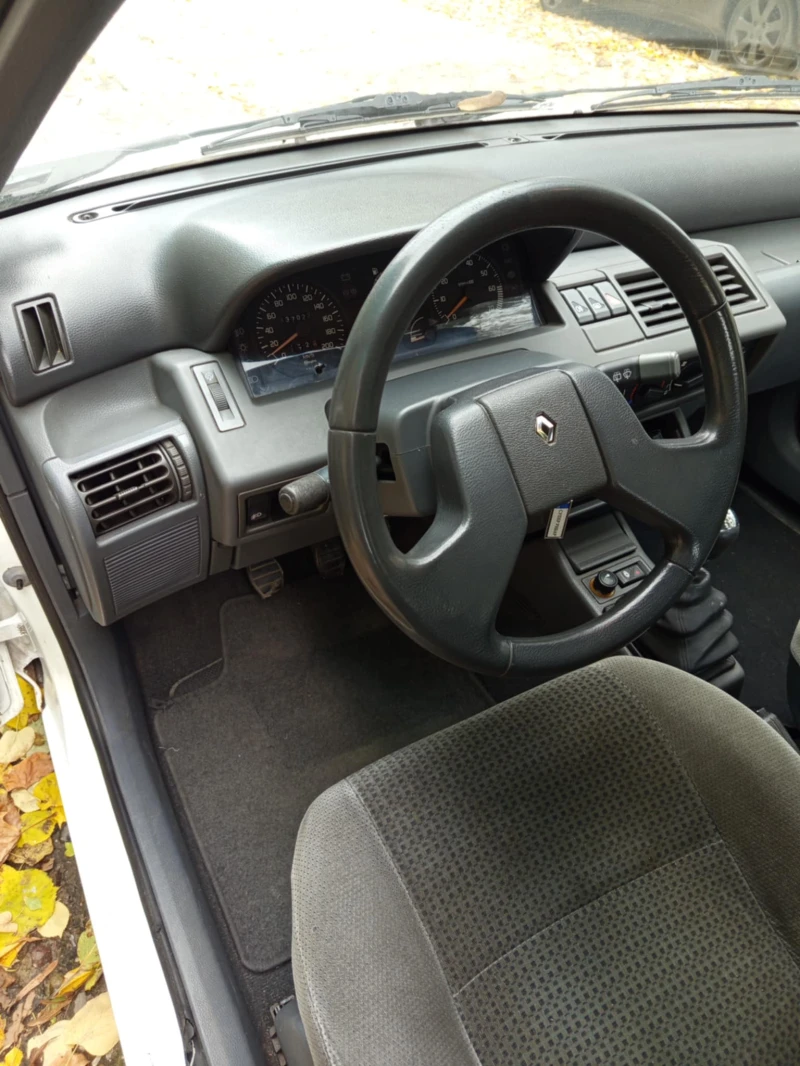 Renault Clio, снимка 6 - Автомобили и джипове - 52470975