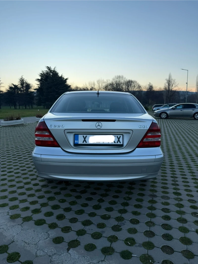 Mercedes-Benz C 220, снимка 4 - Автомобили и джипове - 52816216