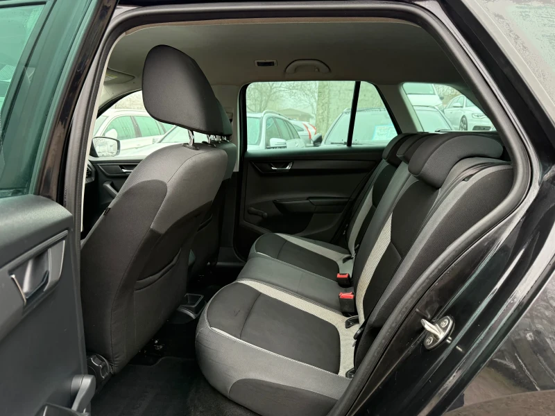 Skoda Fabia 1.2i, снимка 9 - Автомобили и джипове - 52875306