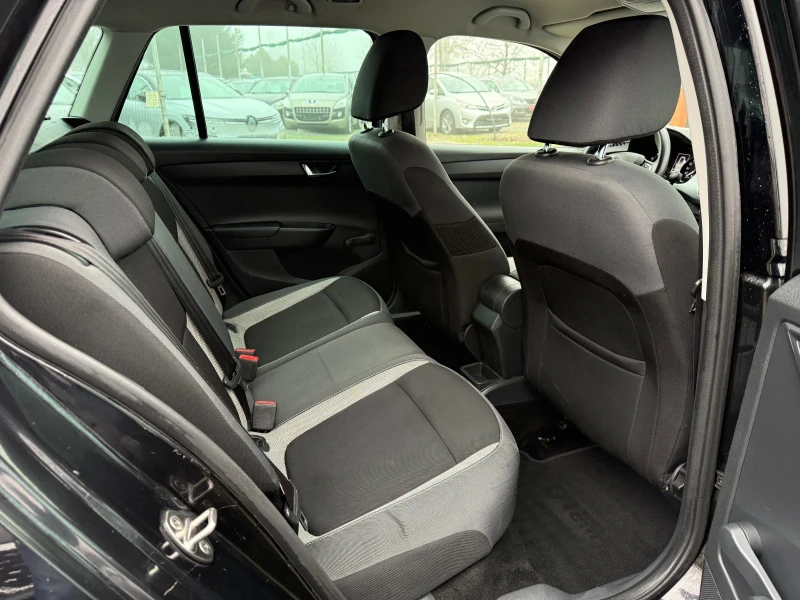 Skoda Fabia 1.2i, снимка 13 - Автомобили и джипове - 52875306