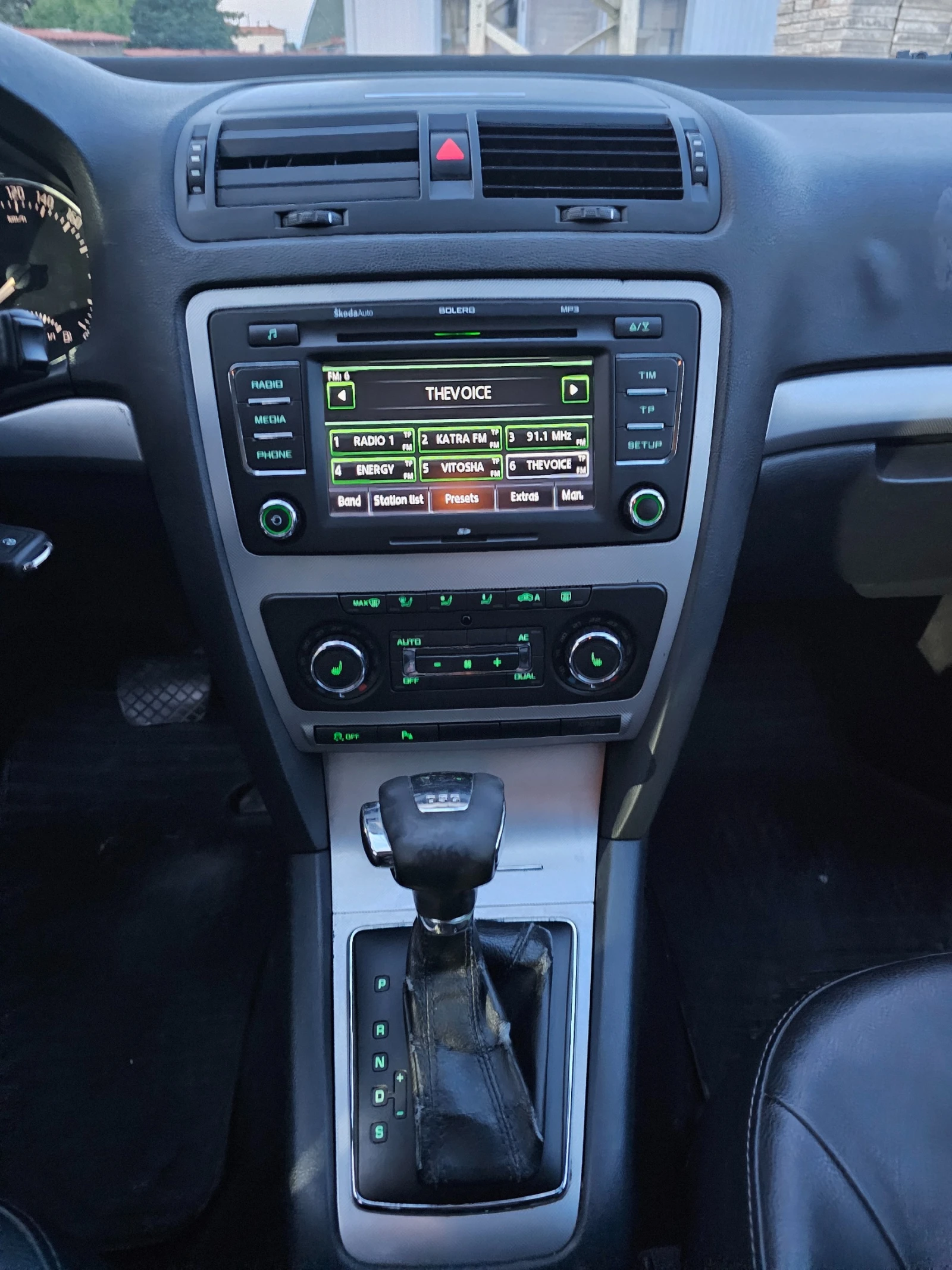 Skoda Octavia 1.6 TDI Автоматик, подгряване, автопилот - изображение 7