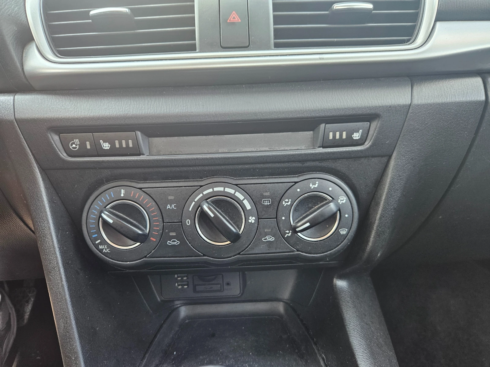 Mazda 3 2.0i 155к.с. Работеща навигация - изображение 9