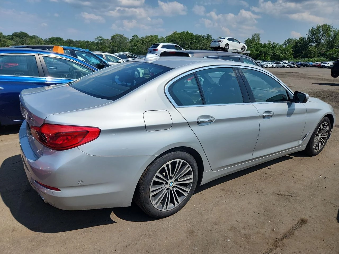 BMW 530 * АВТО КРЕДИТ* ЦЕНА ДО БГ * CARFAX *  - изображение 4