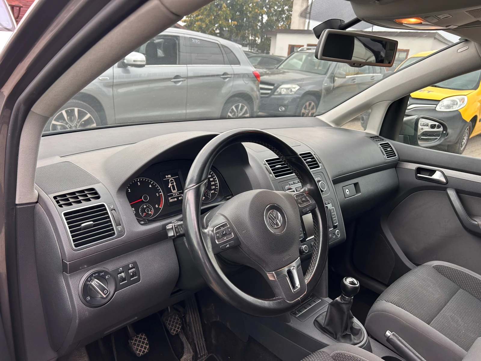 VW Touran 1.6TDI NAVI EURO 5 - изображение 10
