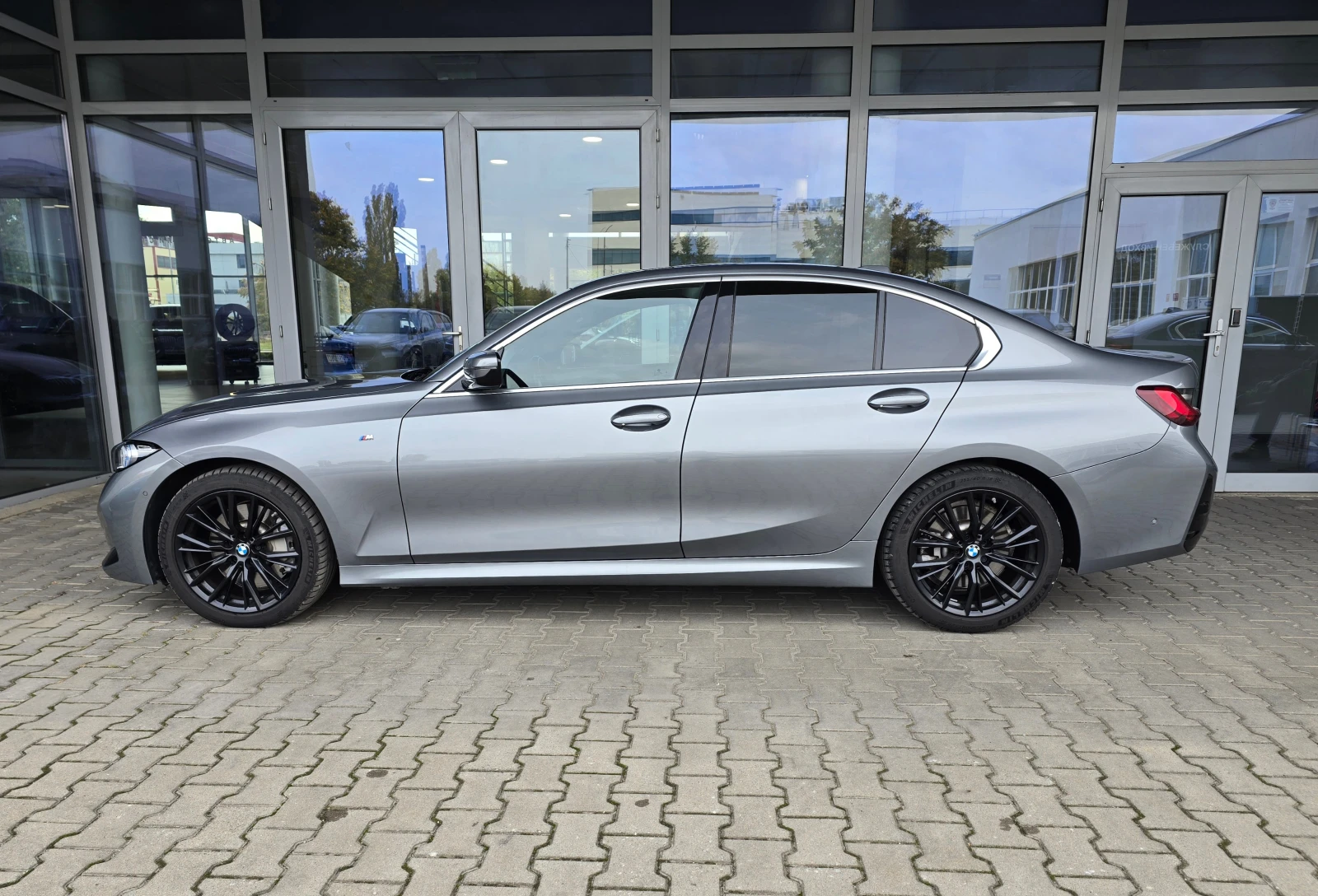 BMW 330 i xDrive Facelift M Paket - изображение 2