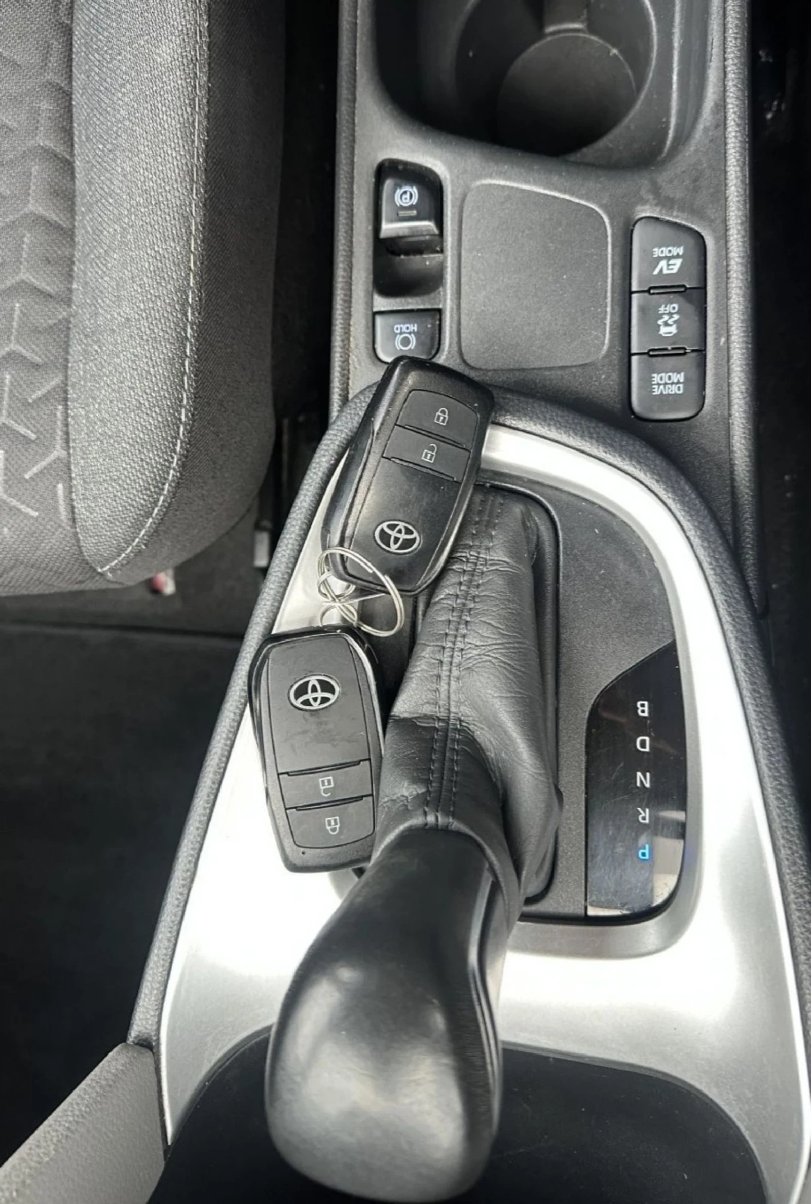 Toyota Yaris Cross CROSS 1.5 HYBRID.116 HP DINAMIC.KAMERA.NAVI.LED - изображение 9